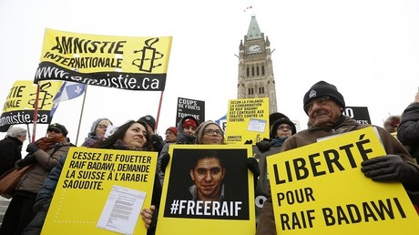 La femme de Raif Badawi, condamné pour ses activités politiques en Arabie saoudite, participait à une manifestation de soutien à Ottawa, au Canada