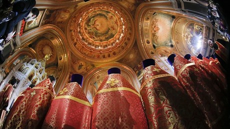 Des prêtres orthodoxes dans une cérémonie à Moscou