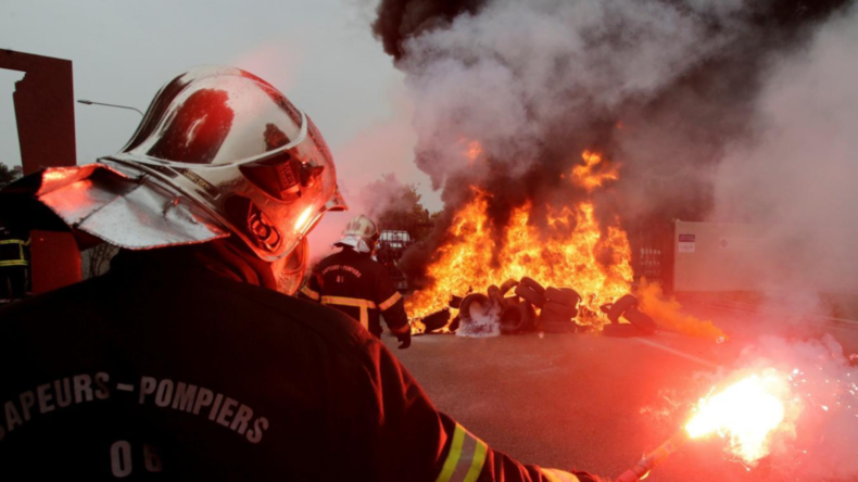 Une nouvelle fois attaqués à Nice, les pompiers n’en peuvent plus