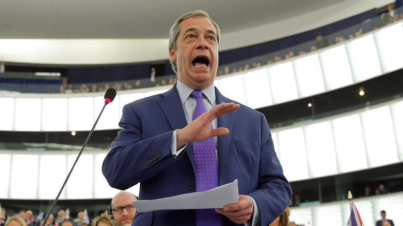 Nigel Farage compare le Parlement européen à une «mafia» et l'accuse de se venger du Brexit