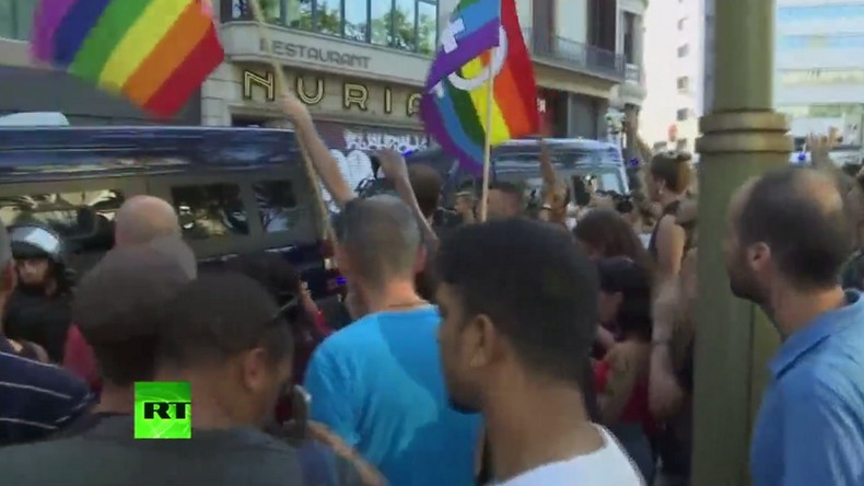 Face à face entre l’extrême droite et les antifascistes à Barcelone sur Las Ramblas